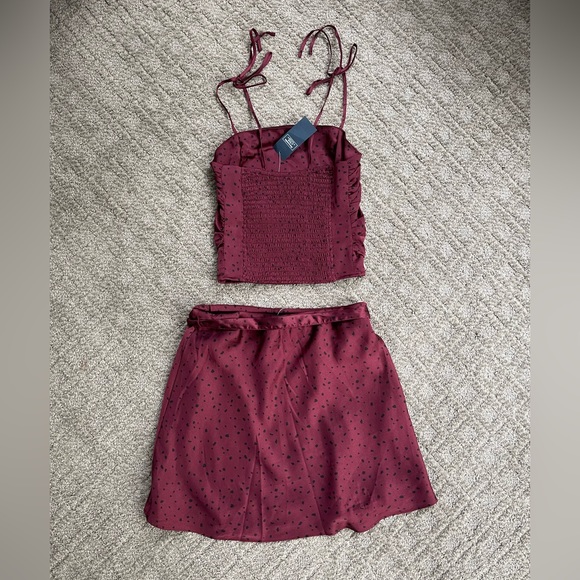 NWT Abercrombie & Fitch Satin Wrap Set in Burgundy Pattern - Picture 3 of 7